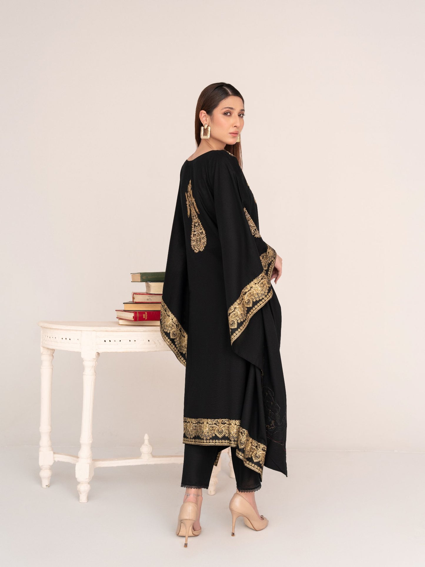 Crescent - Black - One pc